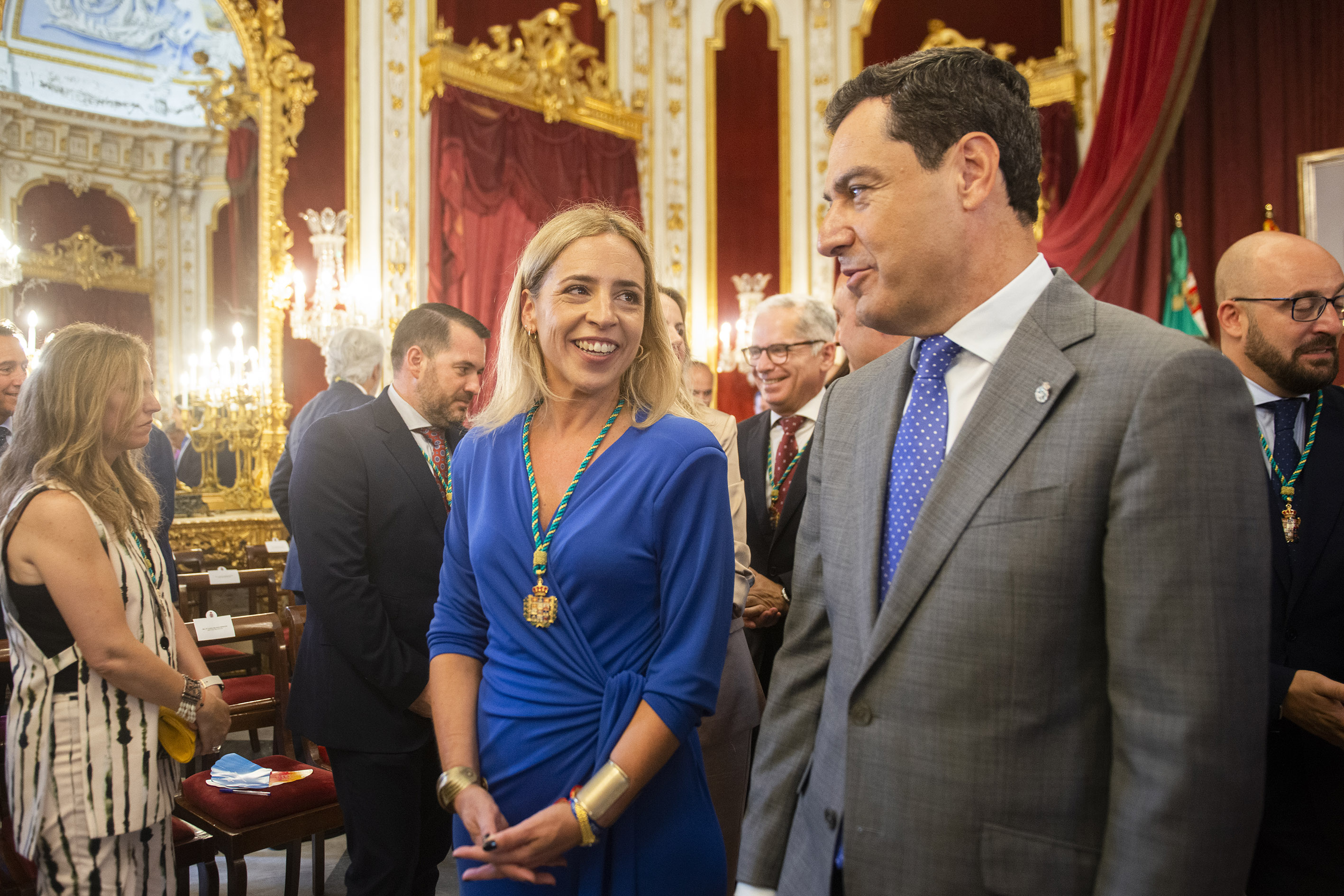 Almudena Martínez y Juanma Moreno