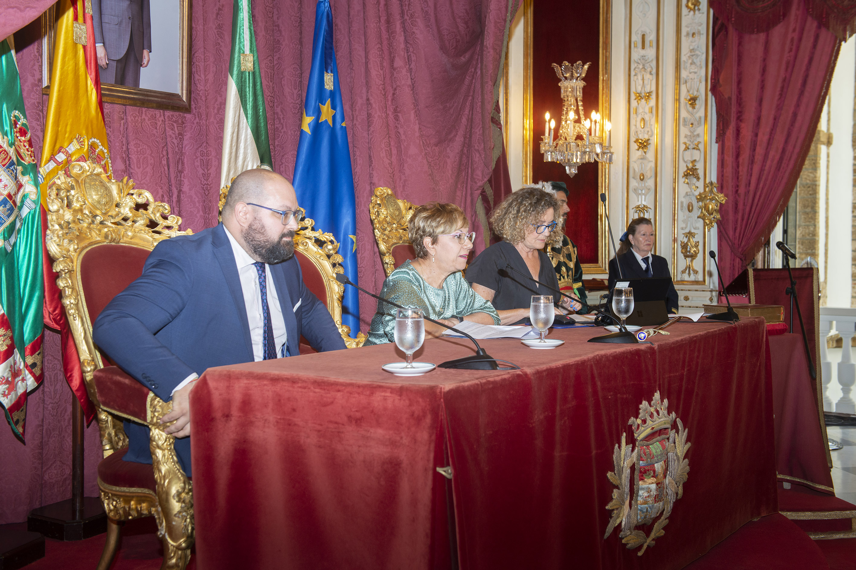 Javier Bello y Carmen Collado, en la mesa de edad