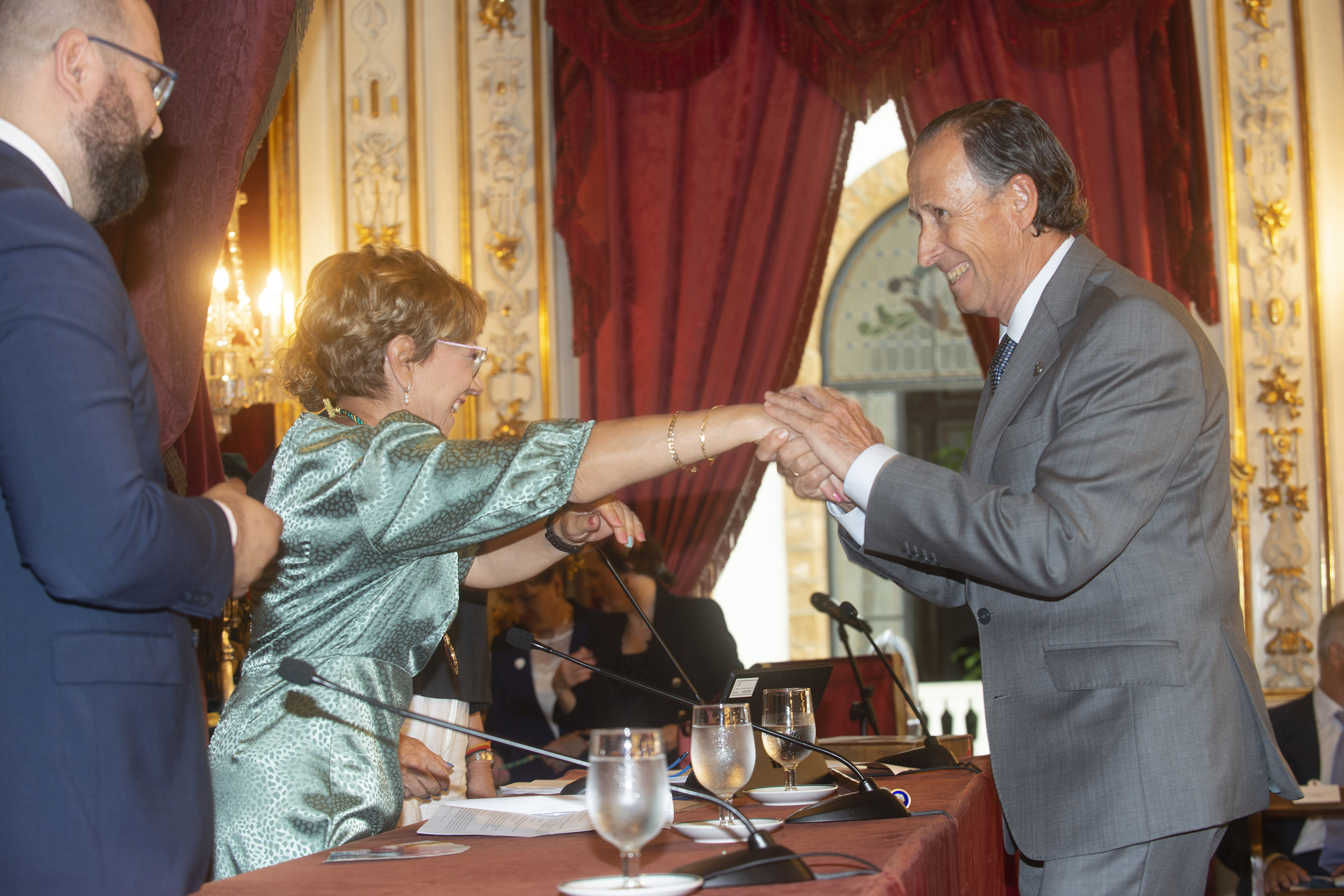 José María Román tras recibir la medalla corporativa