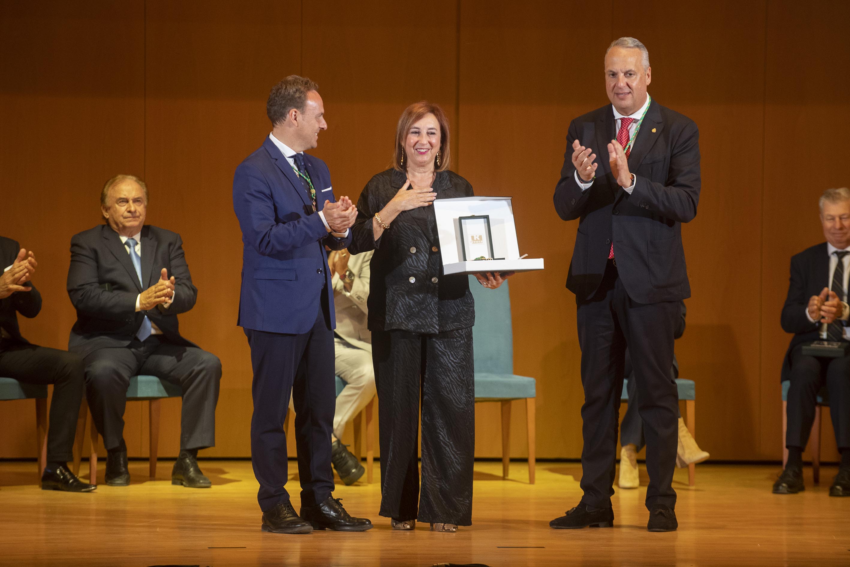 Medalla a Ana Villagomez