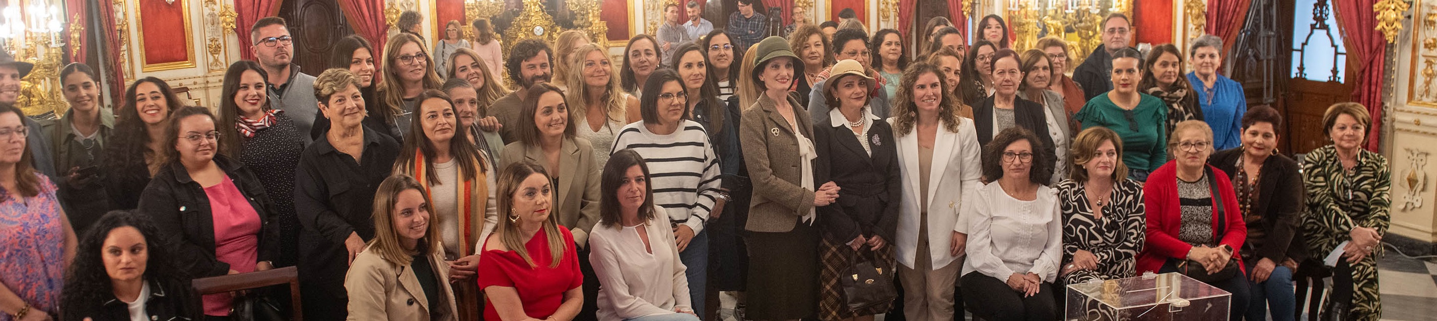 Foto de grupo entrega Premios Feminismo Rural recorte