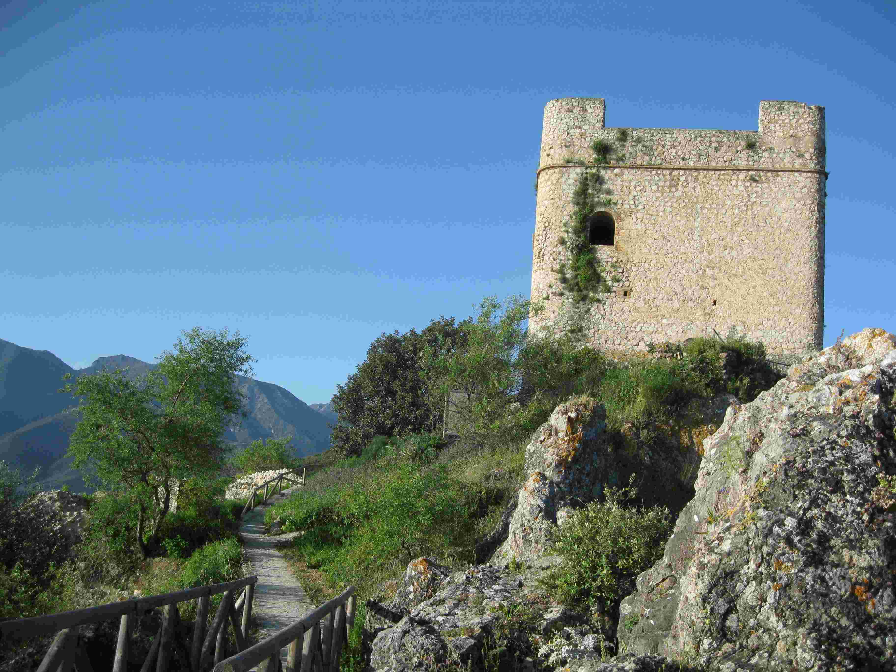 TorreHomenaje1