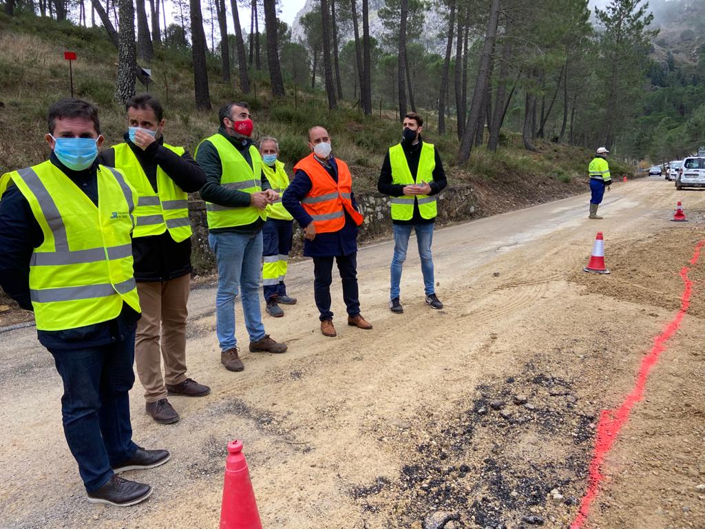 obras en carretera provincial en Grazalema