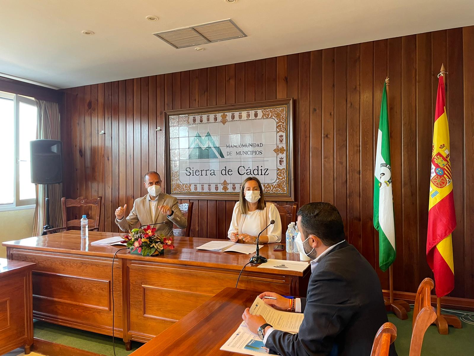 DipuEmplea_Ana Carrera con Carlos Garcia en la Mancomunidad de la Sierra