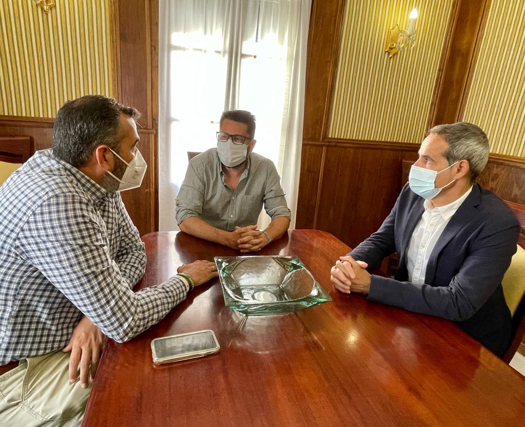 Pizarro_Pacheco y el alcalde de Trebujena Pizarro_Pacheco y el alcalde de Trebujena