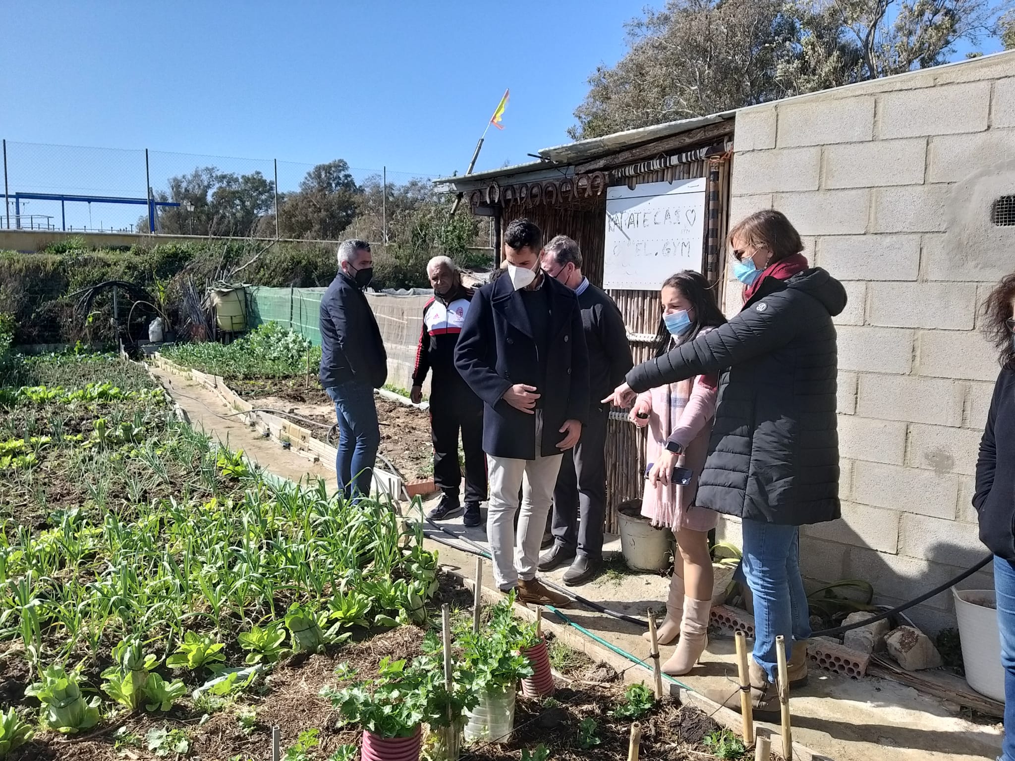 Mario Fernández visita el huerto social de Benalup - Casas Viejas