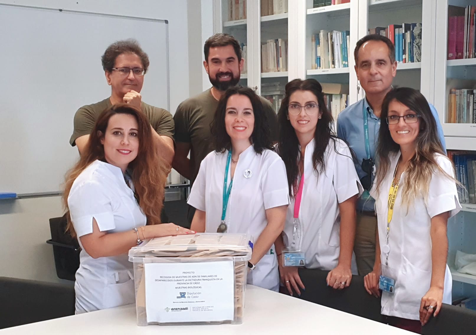 entrega de muestras en el laboratorio de Granada