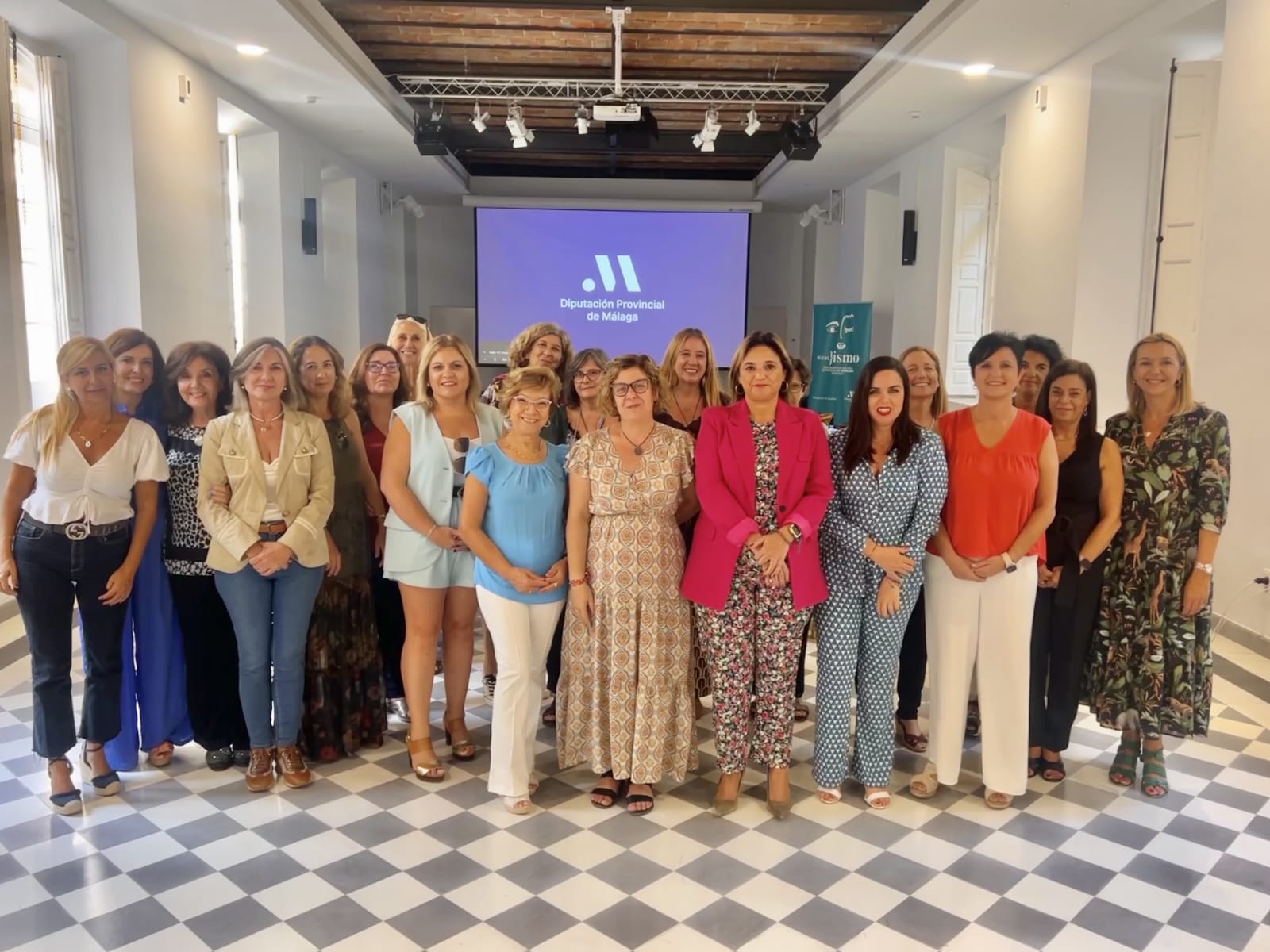 Foto de familia de la reunión de coordinación de las diputaciones andaluzas para el 25-N