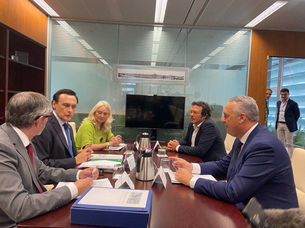 Reunión en Sevilla sobre Valcárcel