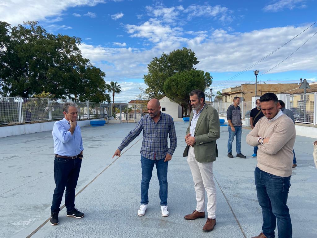 Javier Pizarro visita obra en el colegio de en Torrecera