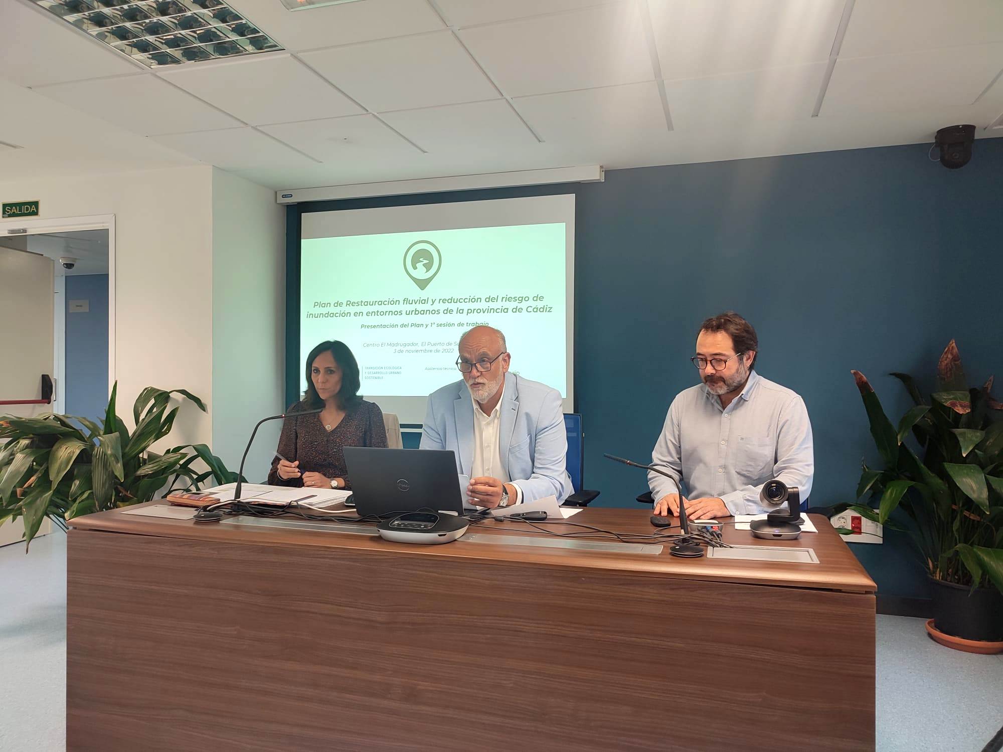 Javier Vidal durante su intervención en el acto de presentación del plan de restauración fluvial