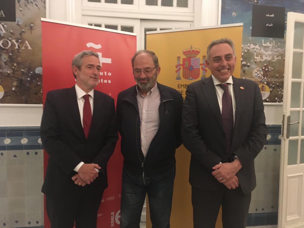 Fernando Santiago en el centro con Germinal de Gracia y el embajador Puig Saura