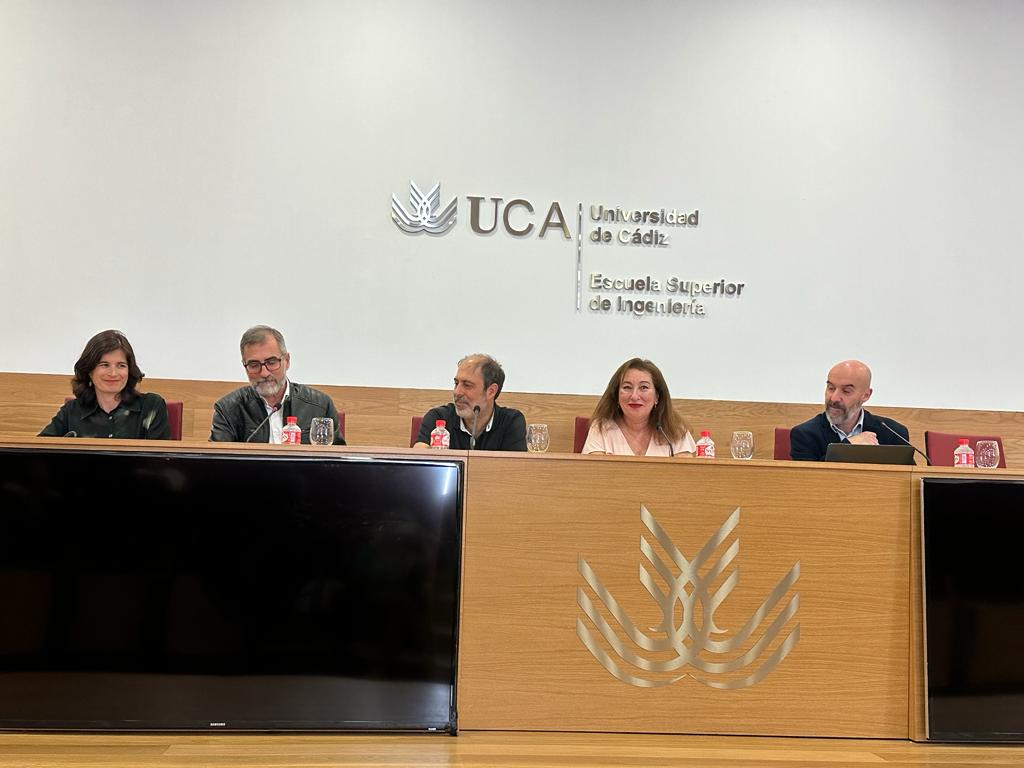 Isabel Gallardo en la escuela de ingenieria