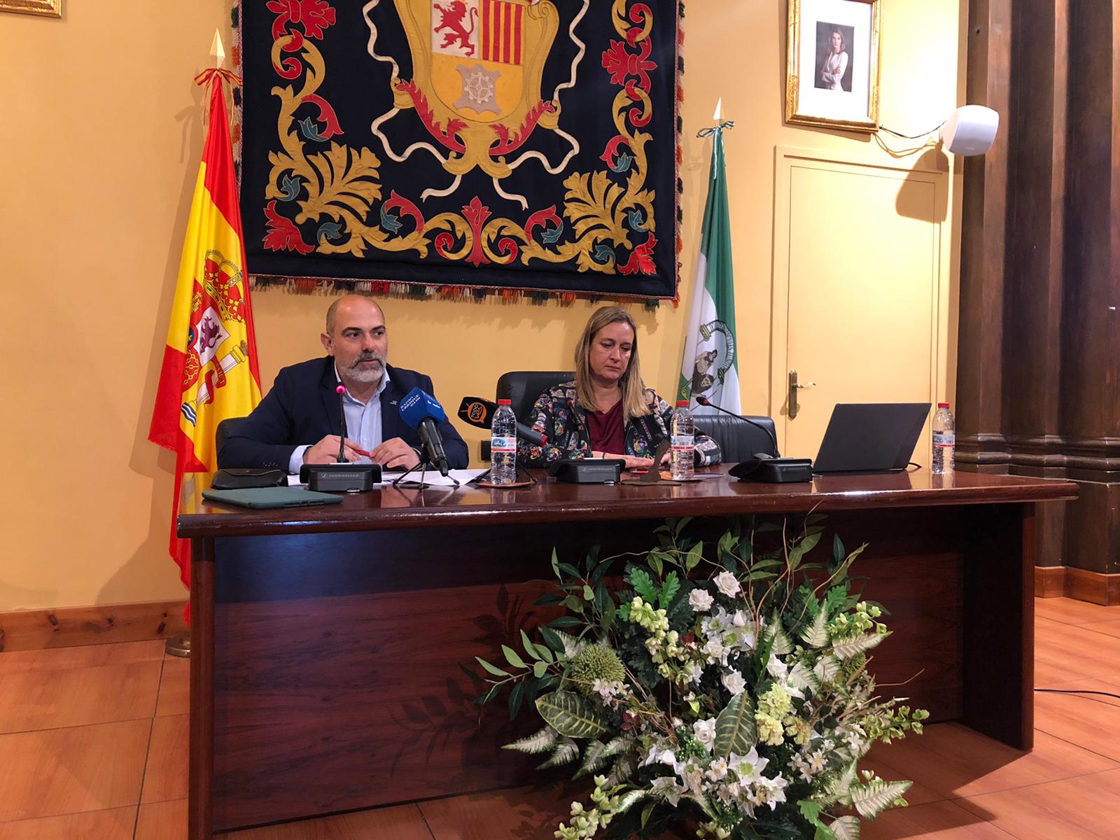 Manuel Chacón e Isabel Gómez, en la presentación del diagnóstico del plan fluvial