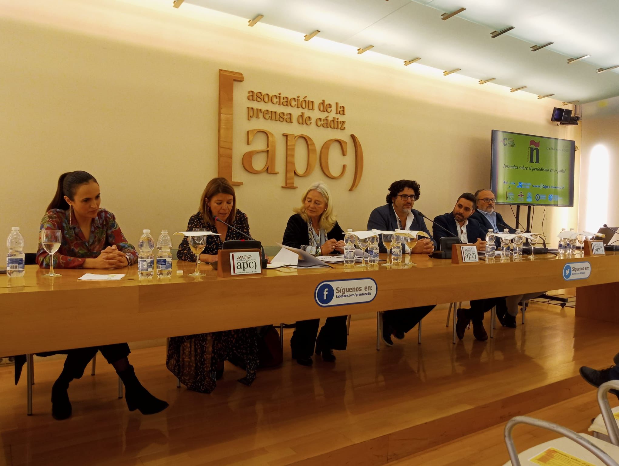 Mesa inaugural de Periodismo con Ñ