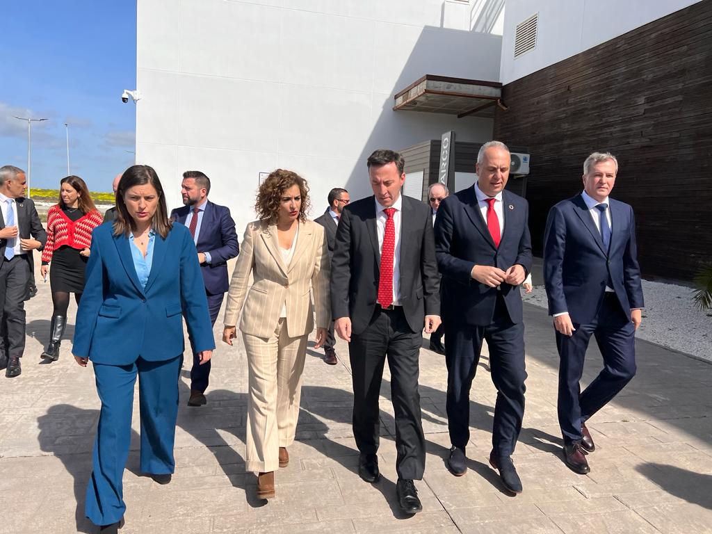 Visita centro Navantia San Fernando con María Jesús Montero