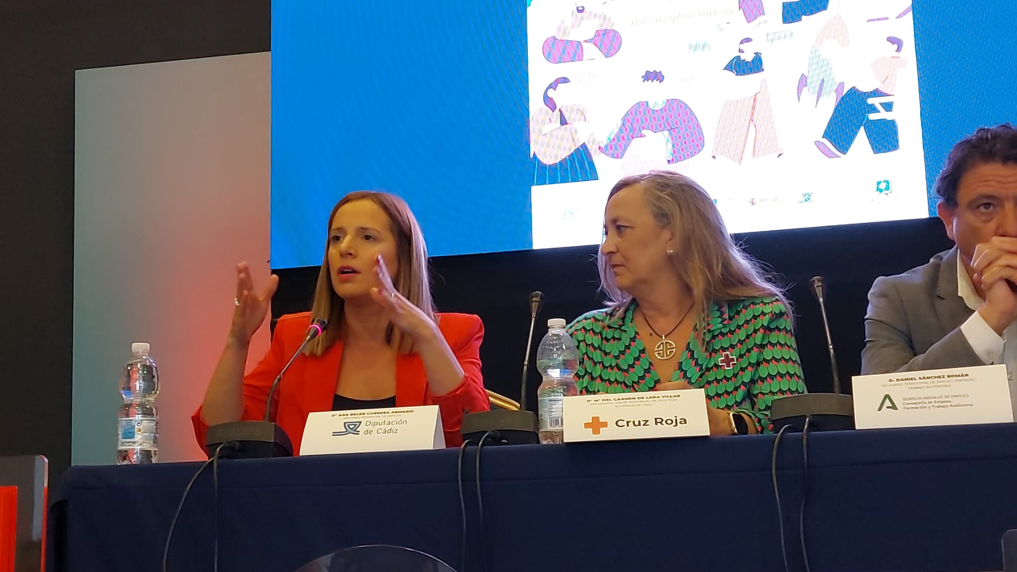 Ana Carrera junto a la presidenta de CRE en Cádiz
