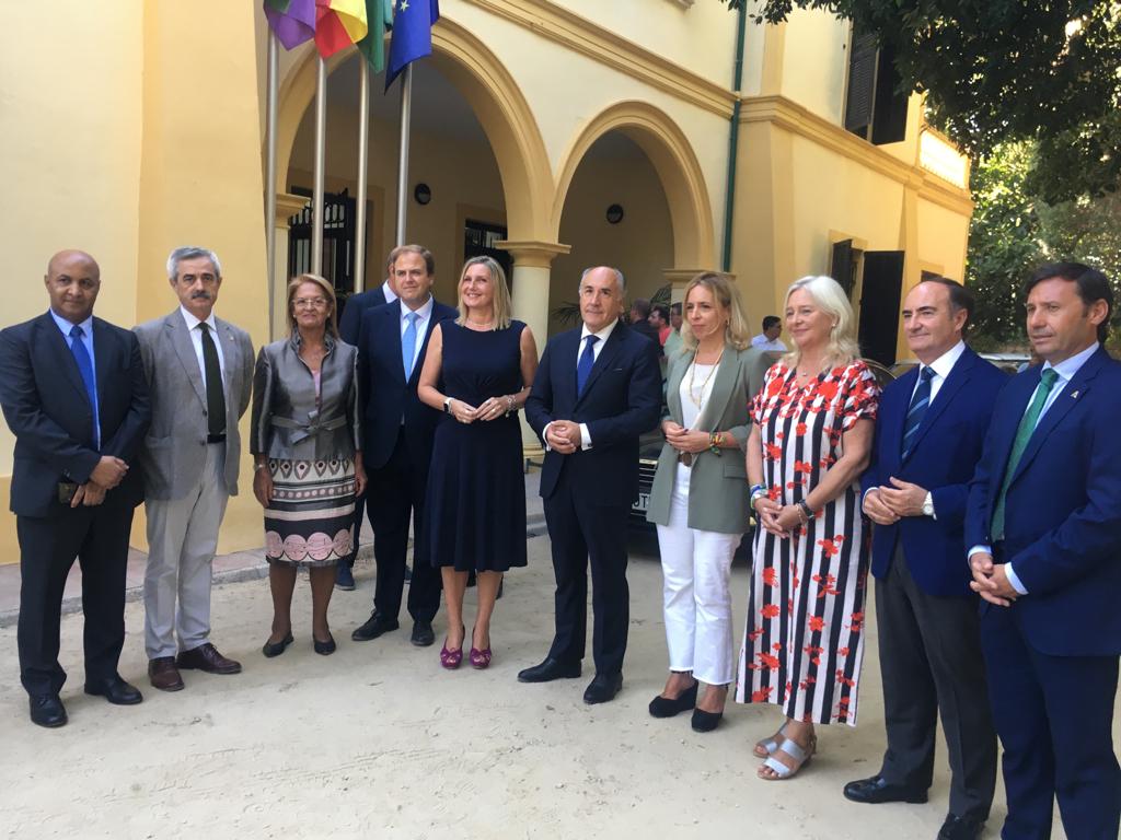 Almudena Martínez, junto al resto de autoridades en la Mancomunidad del Campo de Gibraltar