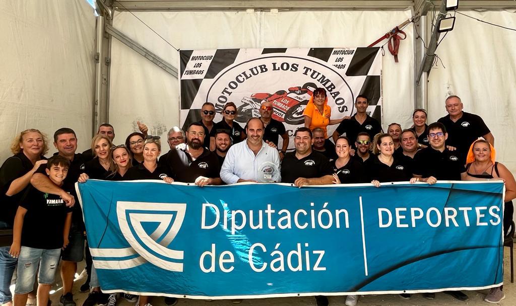 Antonio Aragón con miembros de la organización