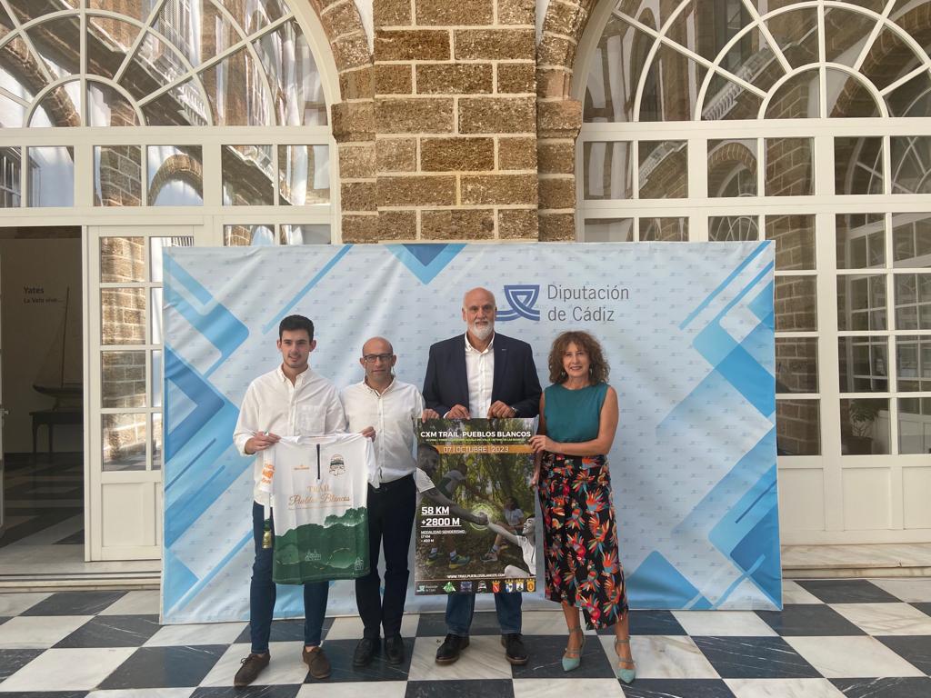 Autoridades y organizador del Trail Pueblos Blancos