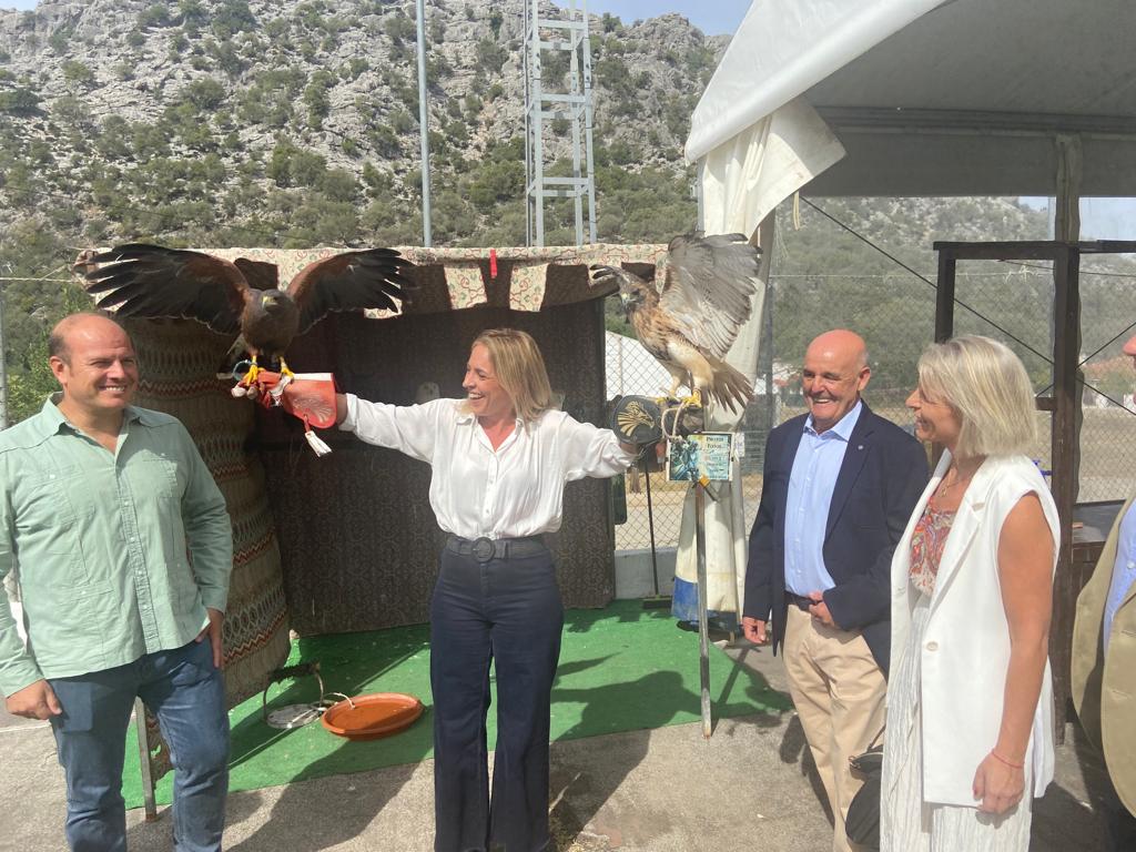 Almudena Martínez durante la visita