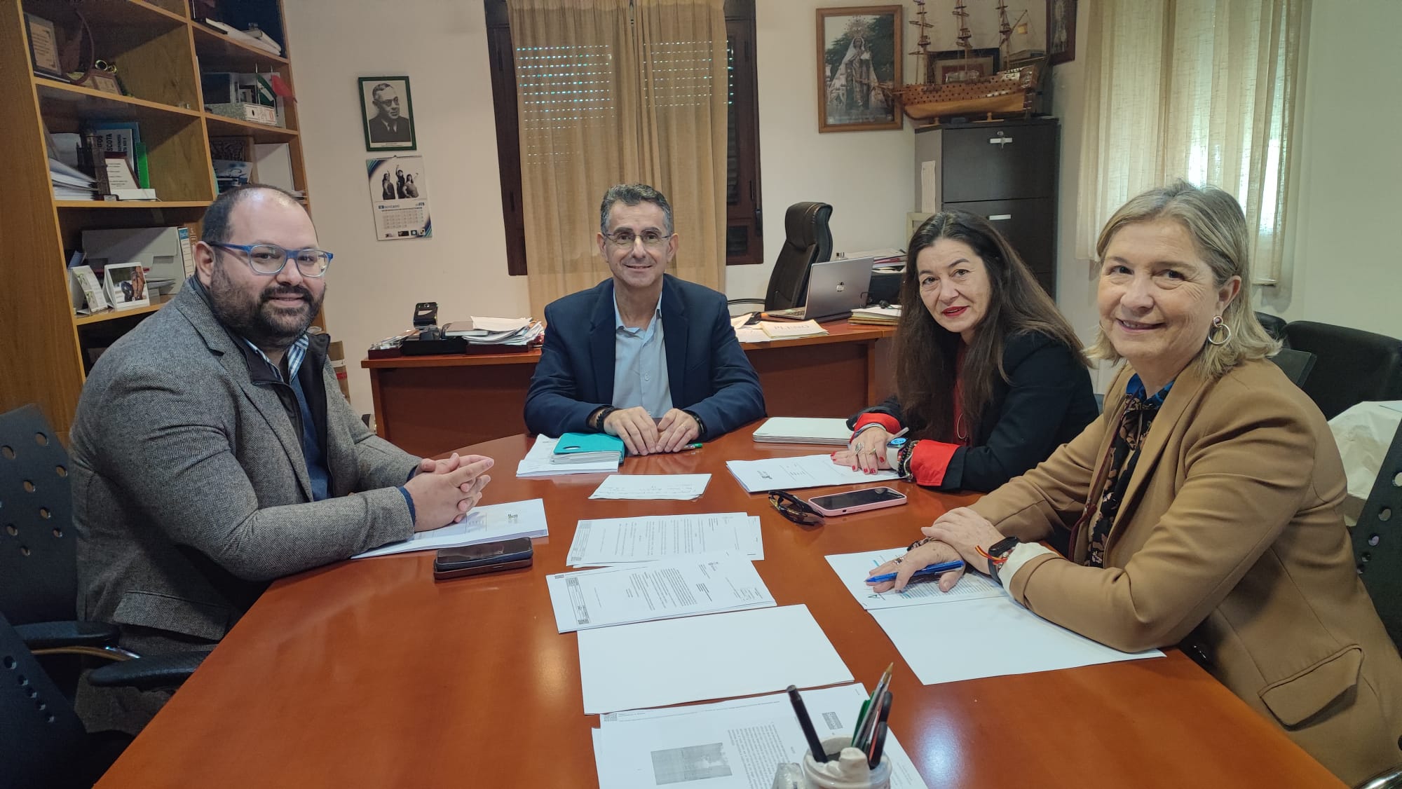 Javier Bello y Ana Moreno, en la reunión celebrada en el Ayuntamiento de Barbate