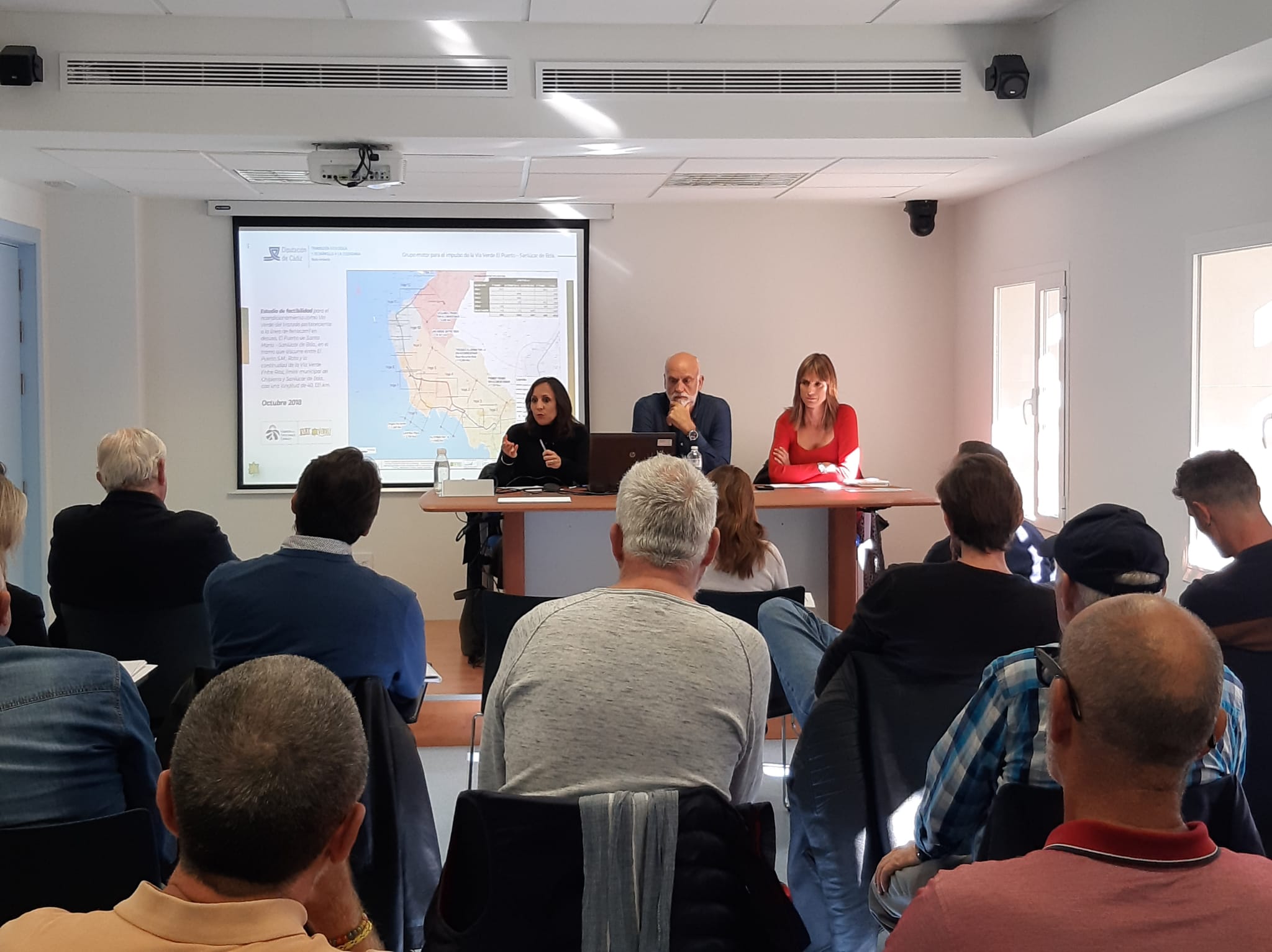 Reunión del Grupo Motor de la Vía Verde por la Costa Noroeste (2)