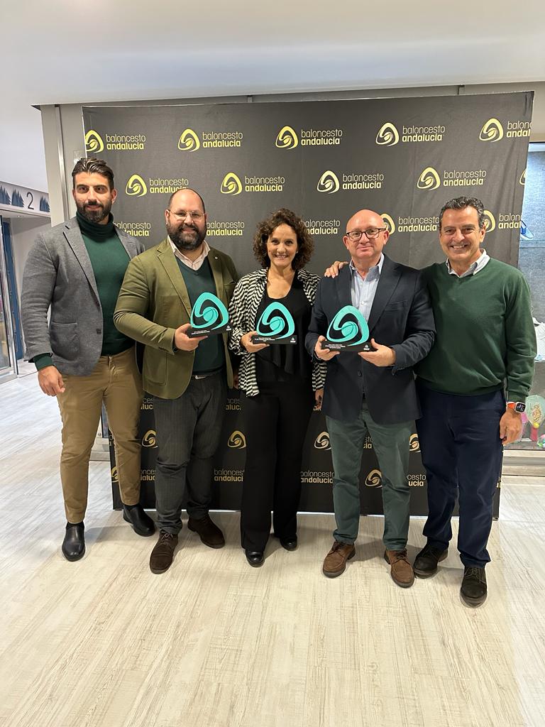 Bello recoge el reconocimiento de la Federación Andaluza de Baloncesto a la Diputación (1)