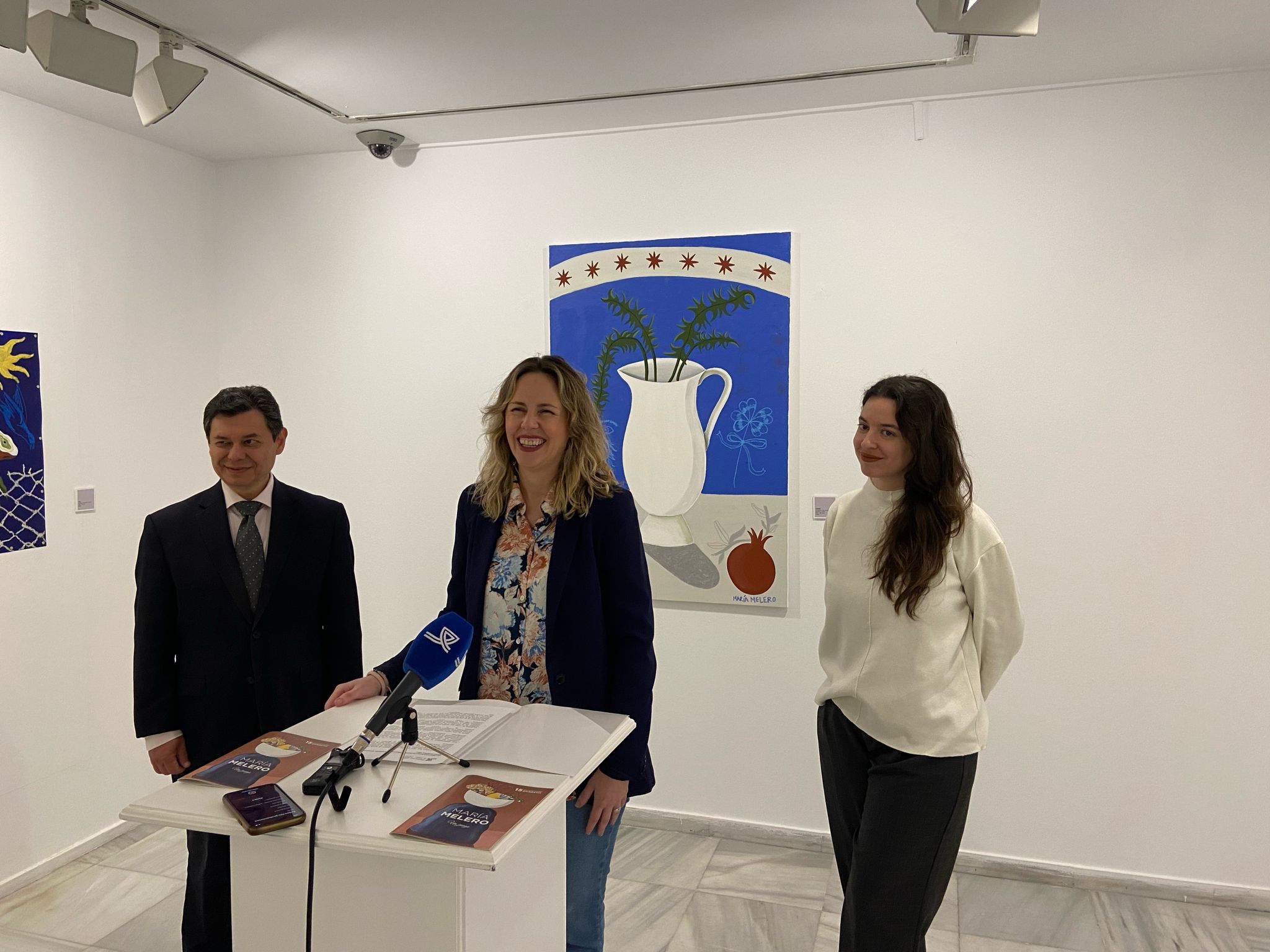 Vanesa Beltrán, junto a Sergio Servín y María Melero