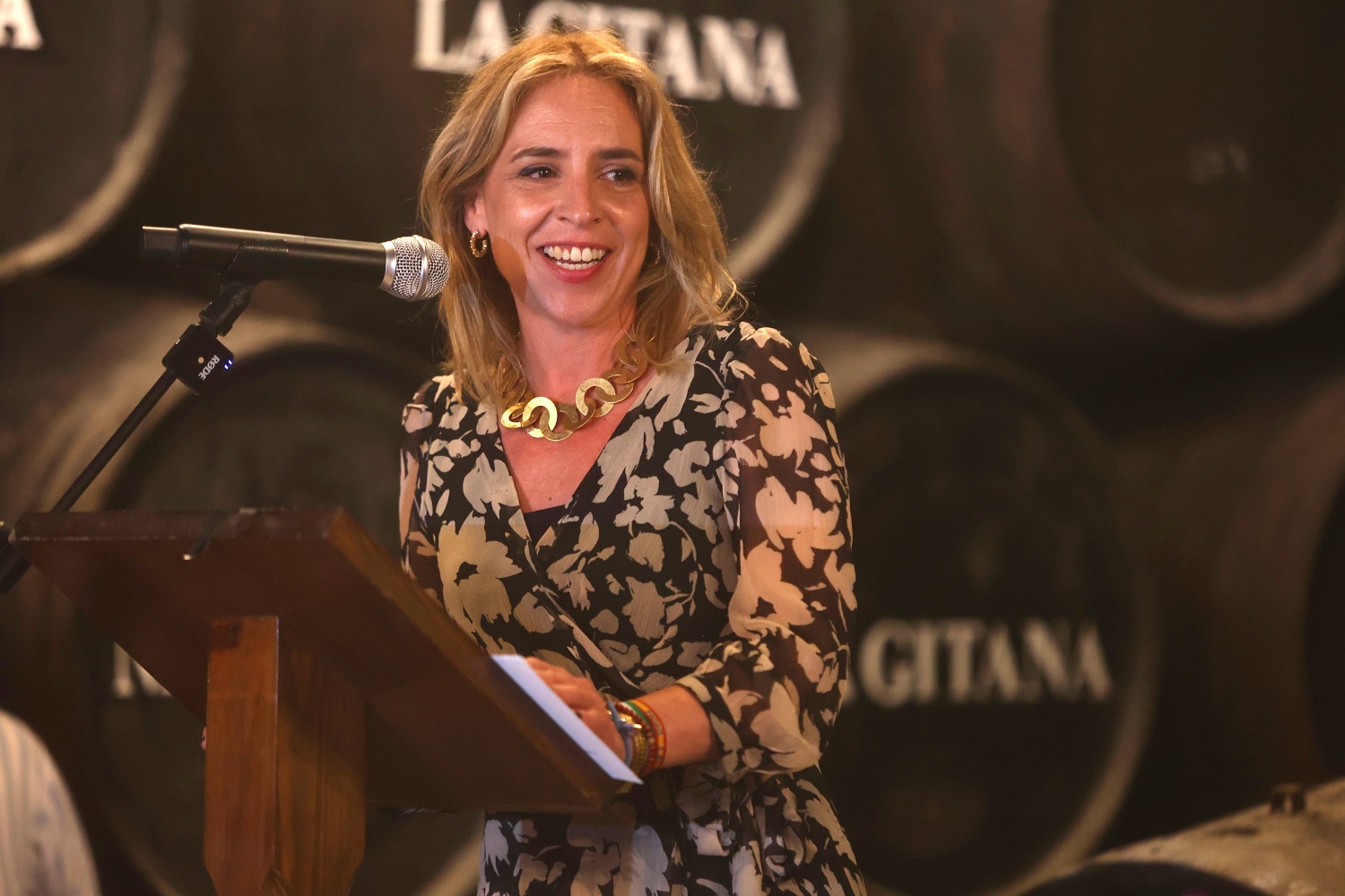 Almudena Martinez interviene en la presentacion del cartel de las carreras de caballos de Sanlucar Almudena Martinez interviene en la presentacion del cartel de las carreras de caballos de Sanlucar