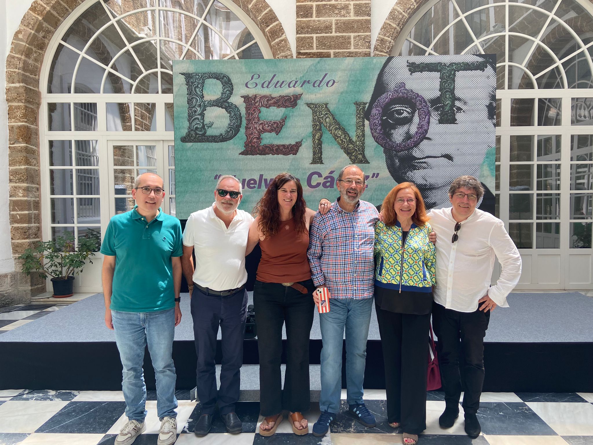 Parte del equipo técnico responsable del documental