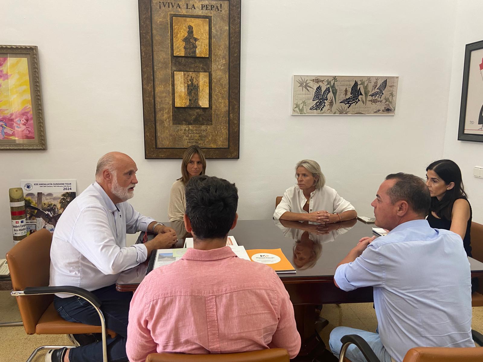 Vidal y Venegas en la entrega del inventario de caminos públicos (1)