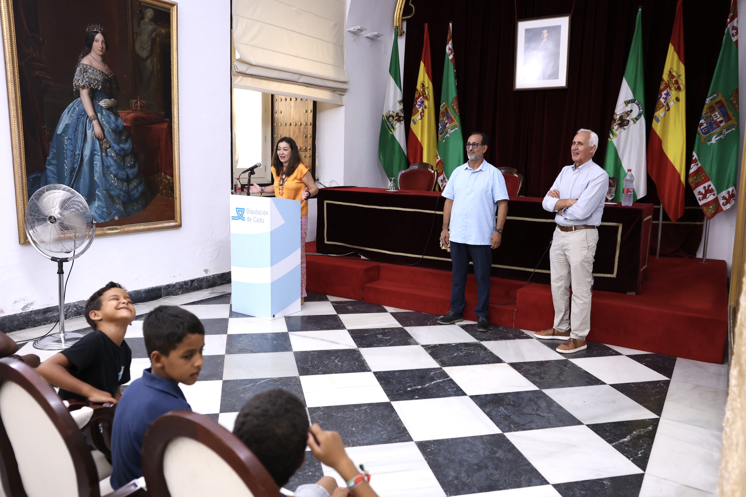 Ana Moreno en la recepción a los niños y niñas saharauis (2)