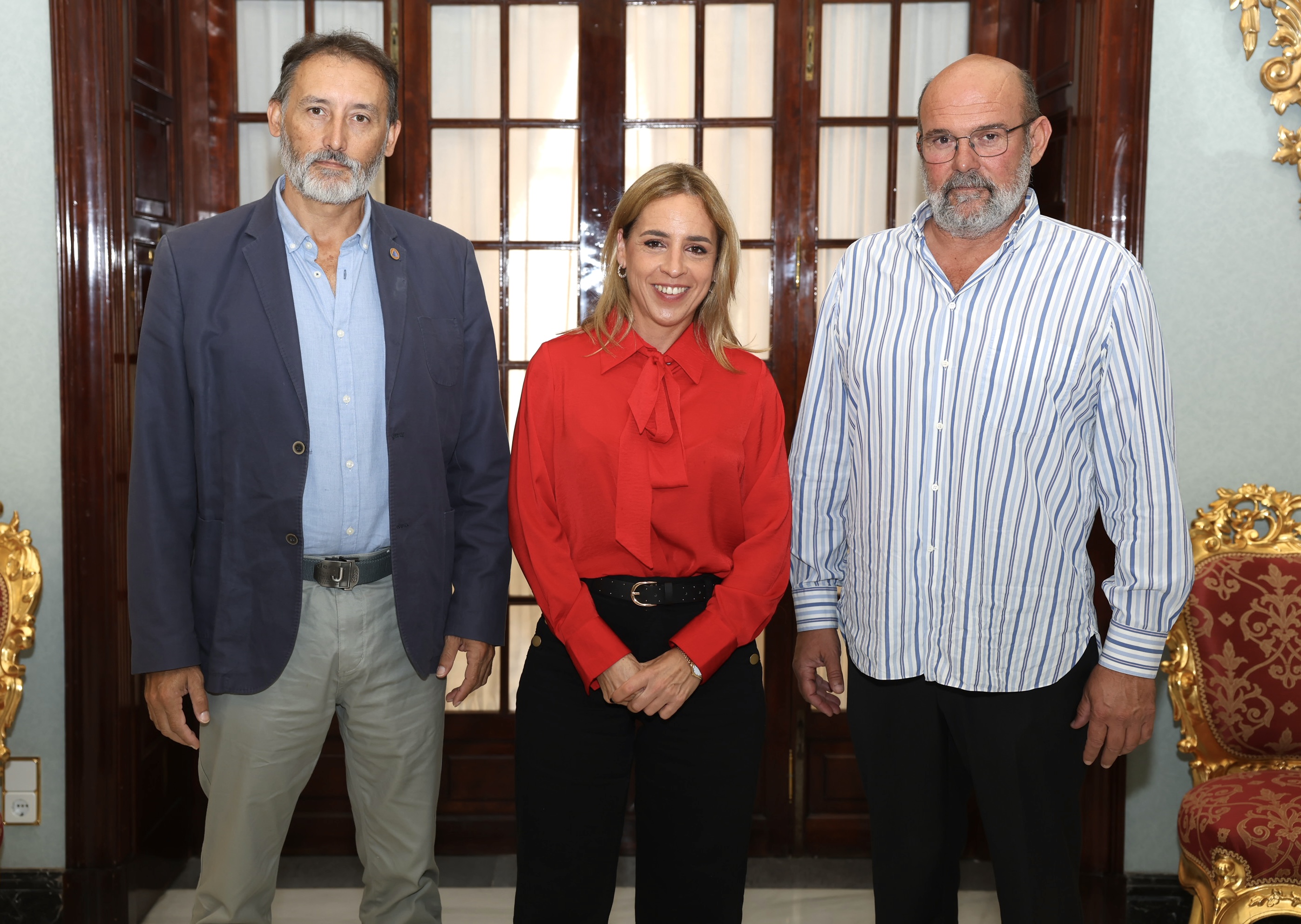 Almudena Martínez con Francisco Hueso y Tobías Perdigones (1)