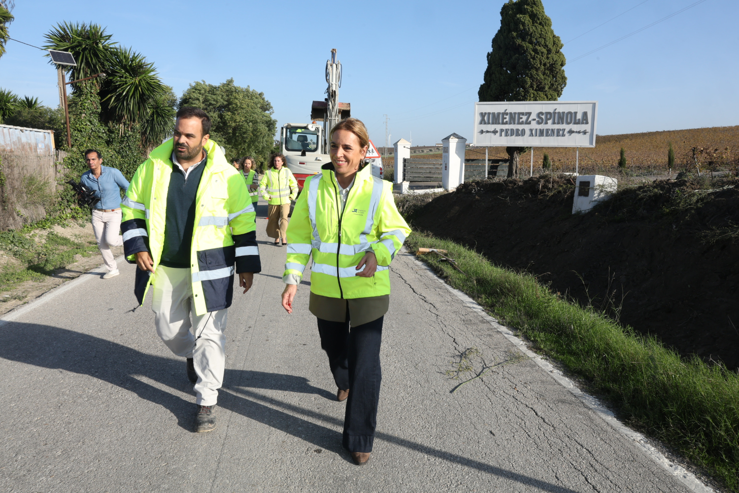 Almudena Martinez en carretera de la red provincial