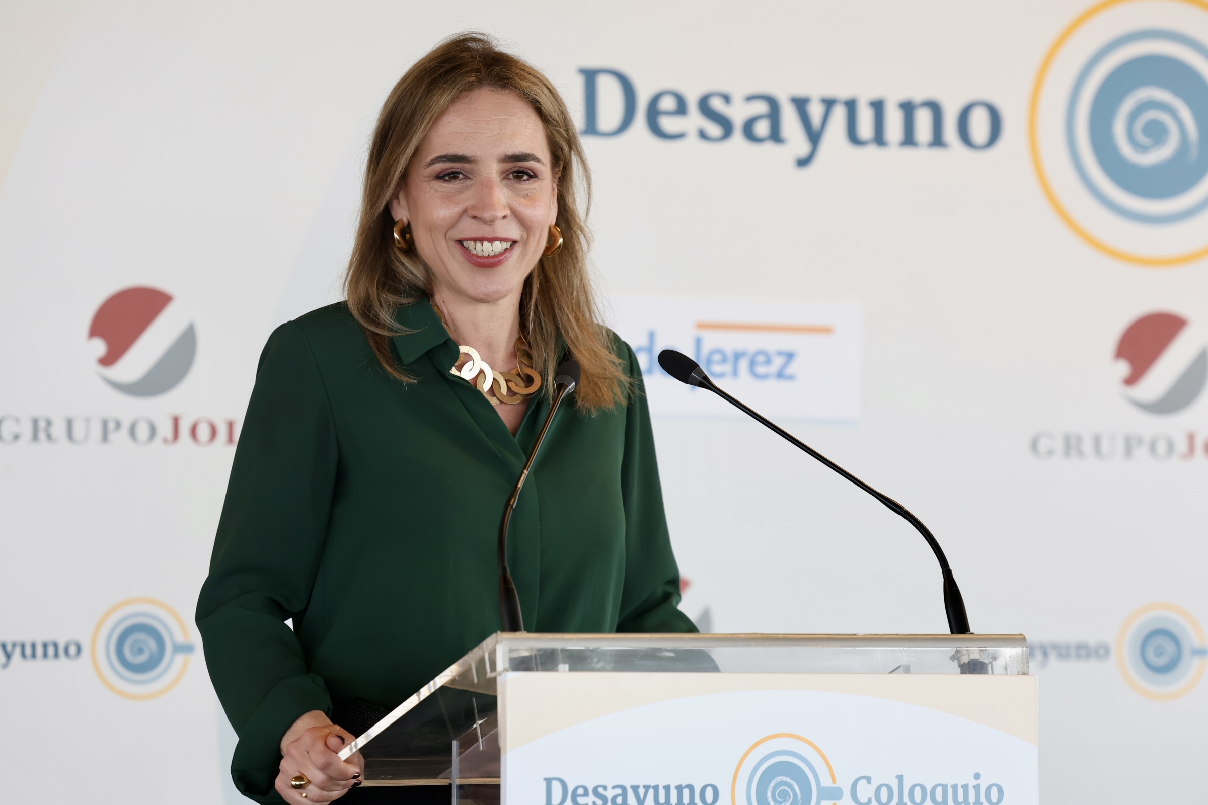 Almudena Martínez interviene en el coloquio