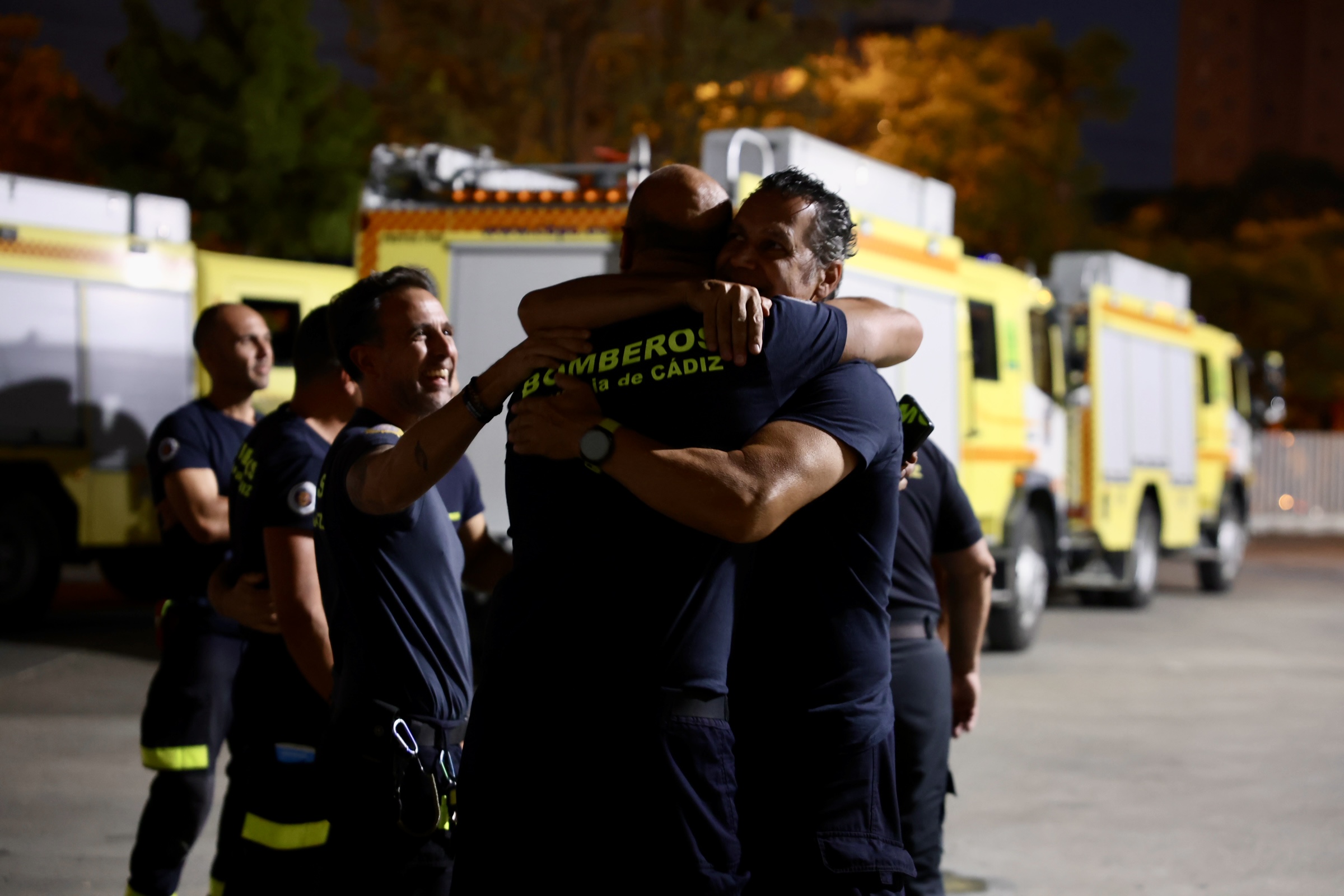 efectivos de bomberos antes de la partida a Avila