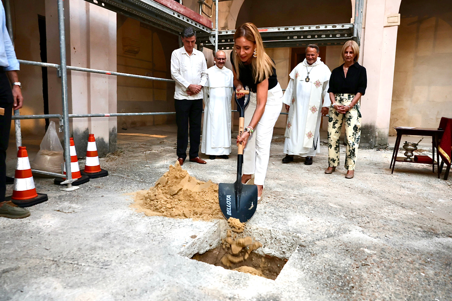 primera piedra Rocio_presidenta