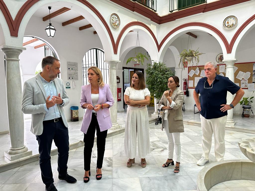Almudena Martinez en el Ayuntamiento de Trebujena